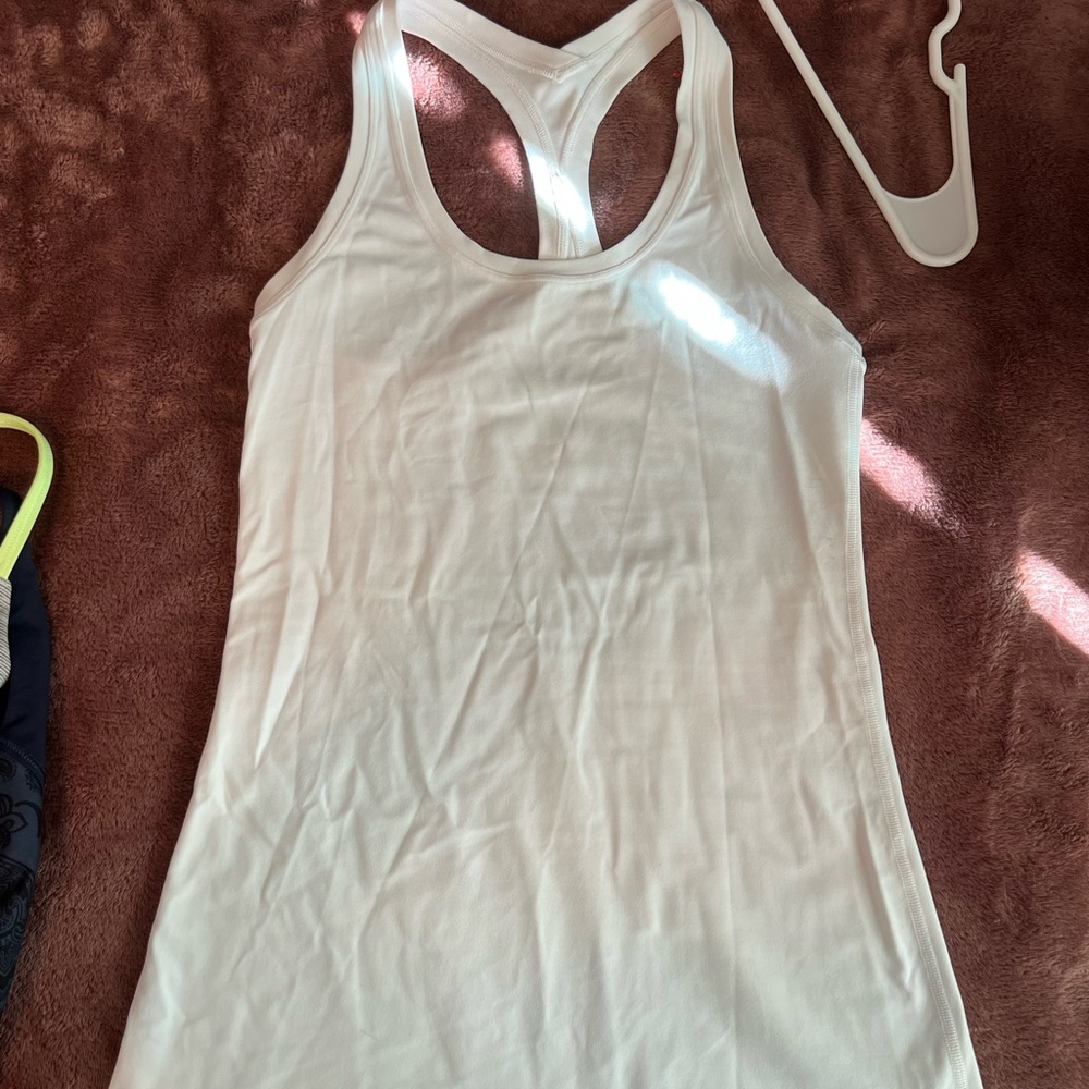 White lululemon tank top